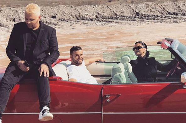 VIDEO/Rrëzohet nga skena kur mëson sëmundjen e të atit, këngëtarja tregon momentet e dhimbshme