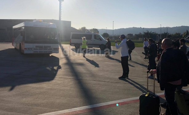 Ndodh në Shqipëri, në aeroportin e Rinasit ‘harrojnë’ të marrin pasagjerët nga pista