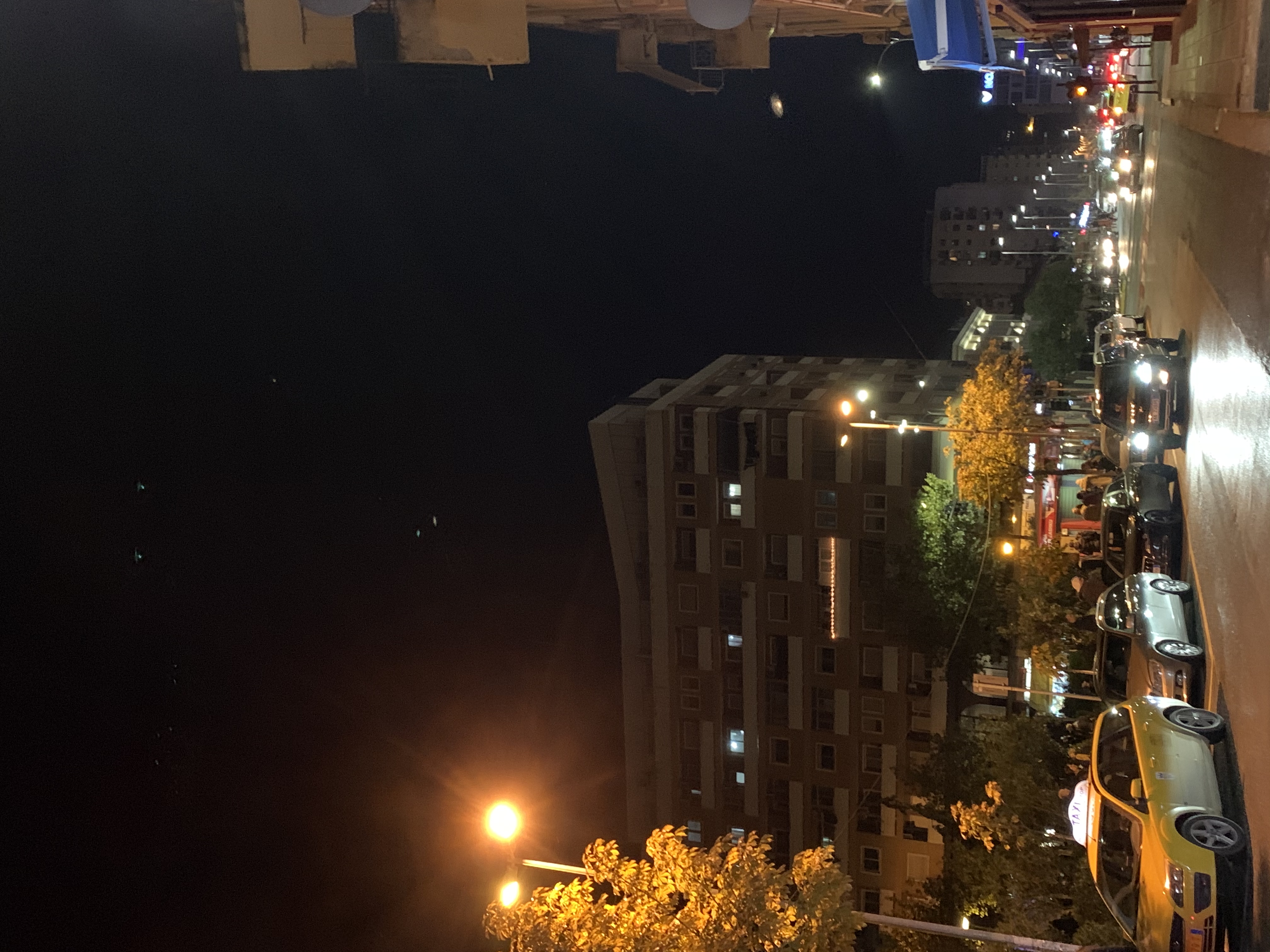 FOTOGALERI/ Mijera banore jashte, mbushen lulishtet dhe rruget