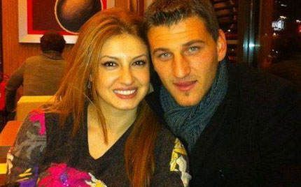 VIDEO/Bashkëshortja e Alban Hoxhës humbi jetën në lindje, mjekët dënohen me 400 mijë lekë gjobë