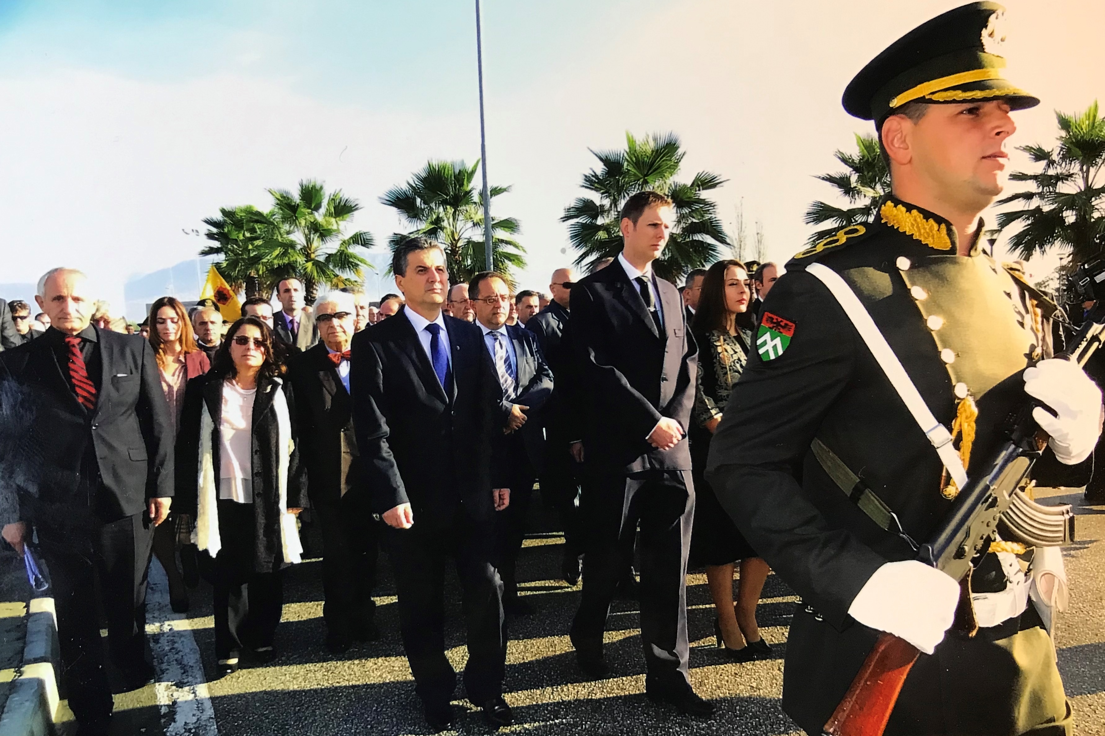 Shtatë vite më parë, keshtu u kthyen ne Shqiperi eshtrat e Mbretit Zog