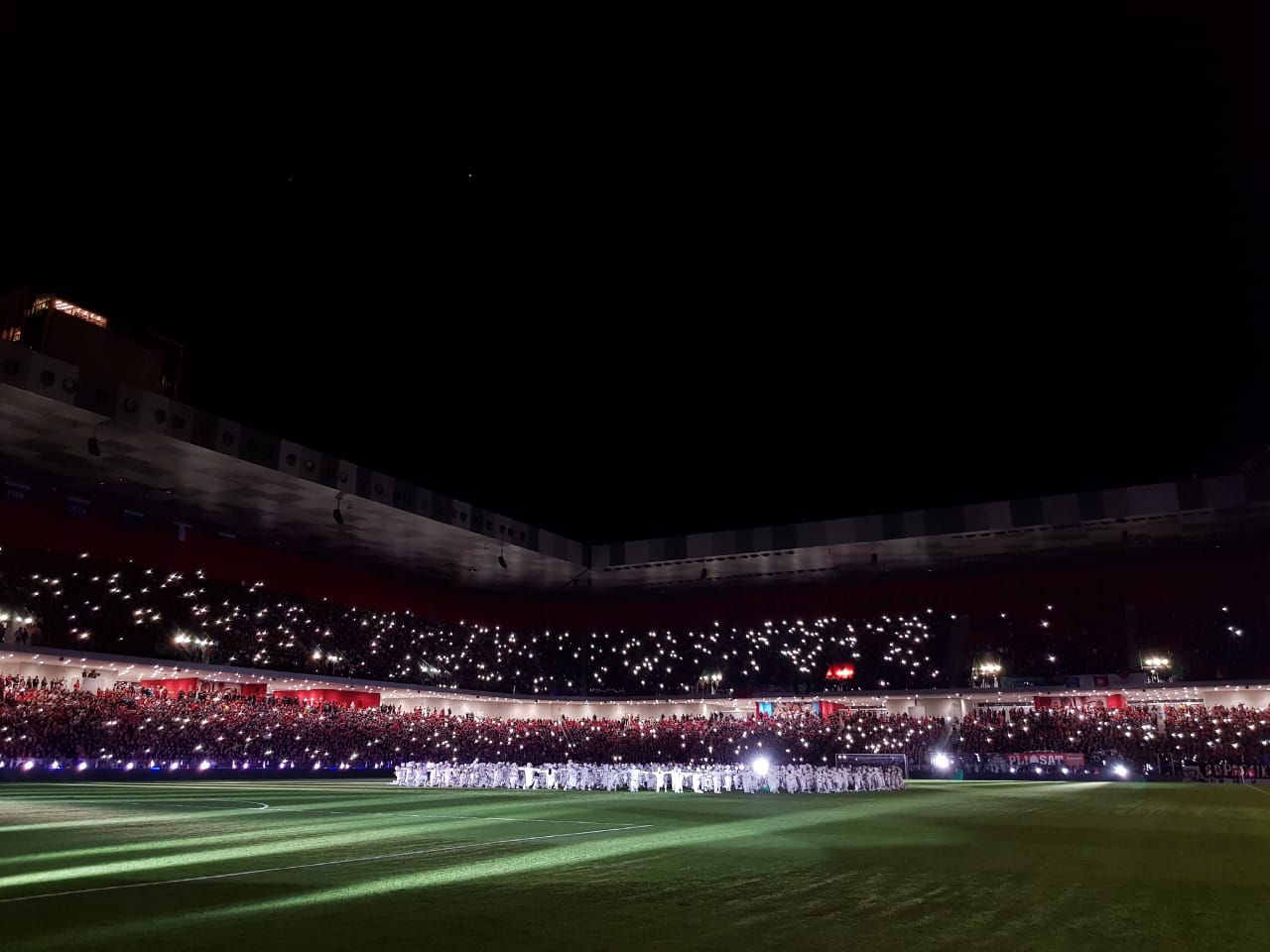 Tifozet ne kor te Air Albania: Rama ik!