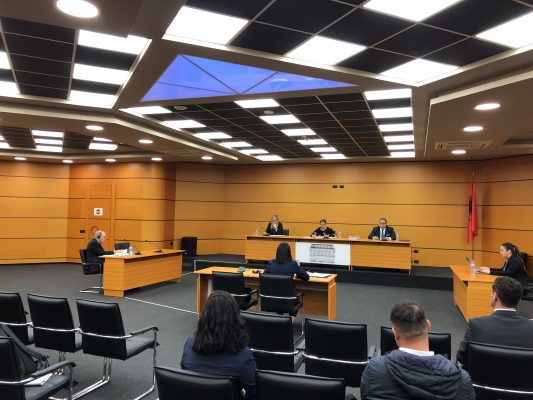 La të lirë një të dyshuar për vrasje në tentativë, konfirmohet në detyrë gjyqtarja e Krimeve të Rënda