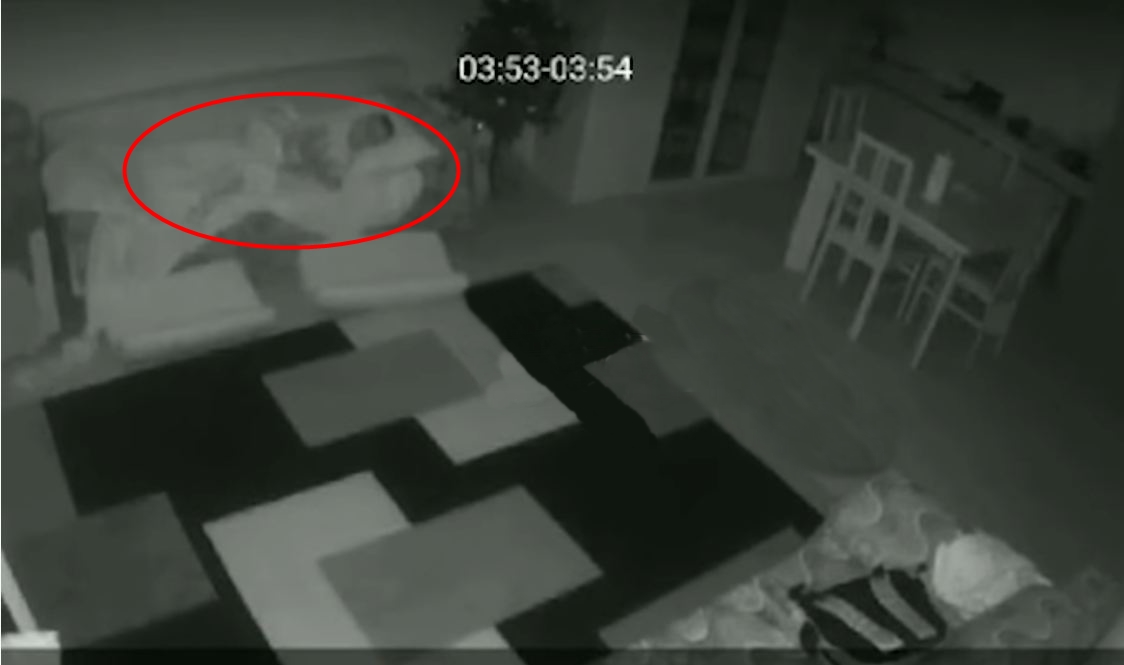 VIDEO/Ka dhe kështu! Qytetarin në Astir s’e shkund as tërmeti, flinte ndërsa pallati tundet