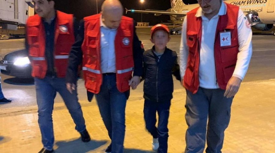 FOTO/Mbërrin në Itali Alvin Berisha, takohet me babain dhe motrën