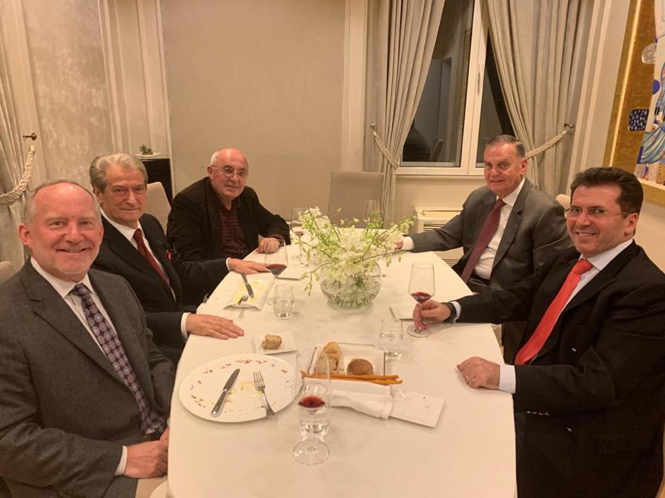 Berisha, darkë me Gjeneralin amerikan dhe ish-ministrin Mustafaj