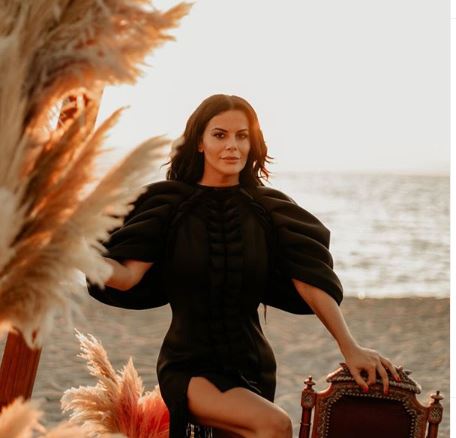 FOTO/Këngëtarja e njohur shqiptare jep lajmin e hidhur, ndahet nga jeta personi më i dashur për të