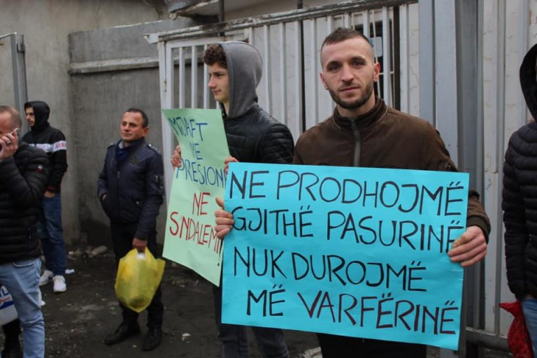Kompania e Zamir Manes lë pa bukë kreun e sindikatës së minatorëve, protesta në Bulqizë