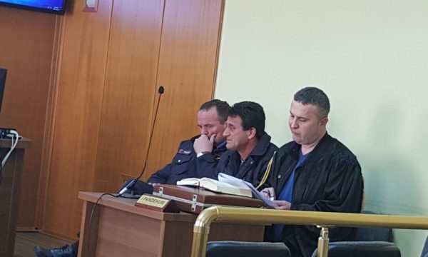 DETAJE/Nga arrestimi i parë te dëshmia mes lotësh, çfarë tha shoferi i FNSH që u prangos sot
