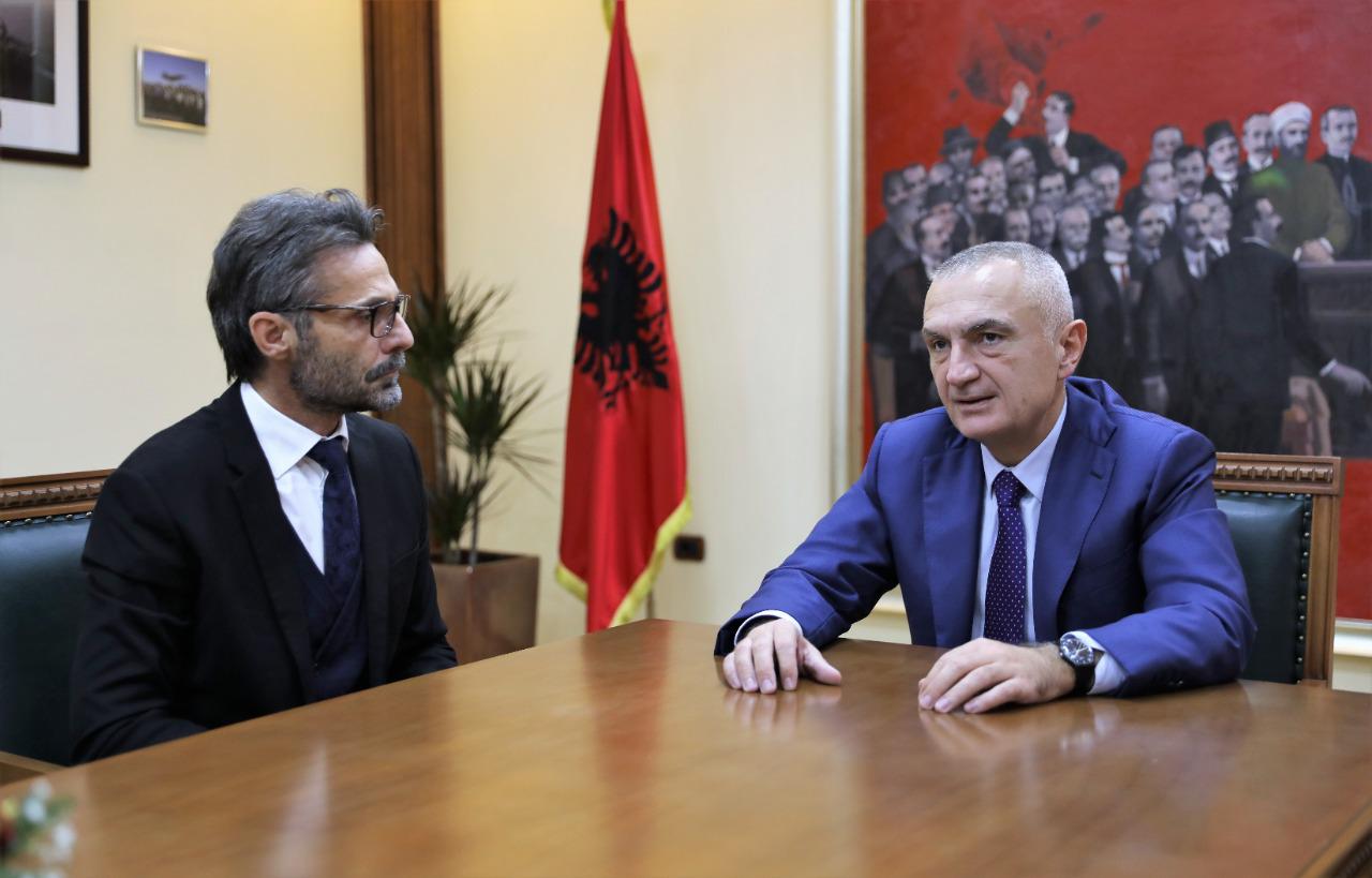 Takimi i papritur, Kreu i KLP i kërkon takim Metës