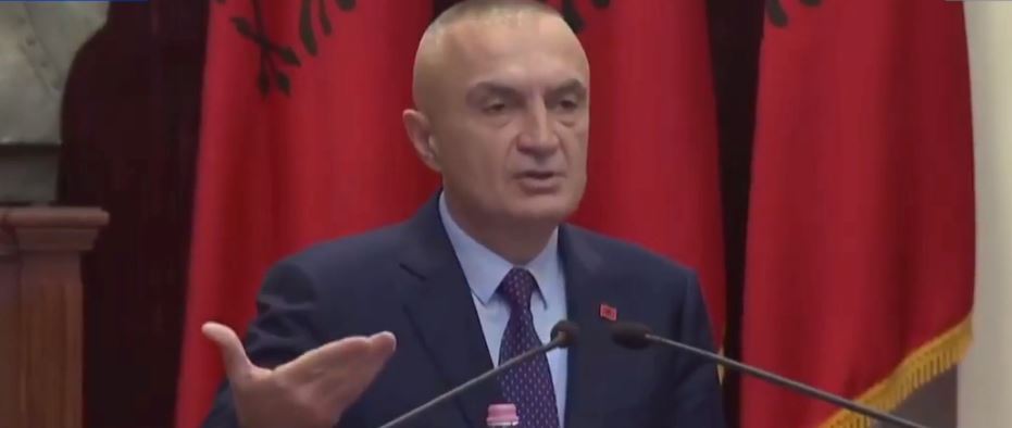 “Fillon Dhjetori i Dytë”, Meta nuk tërhiqet: Shqiptarët të udhëhiqen nga referendumet, presidenti palë me popullin