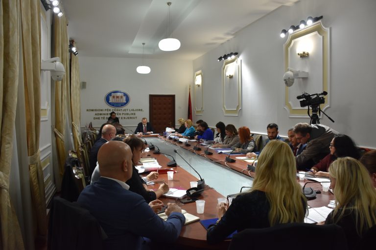 KUVENDI/ Ndërkombëtarët bëjnë copë paketën e Ramës për mediat online