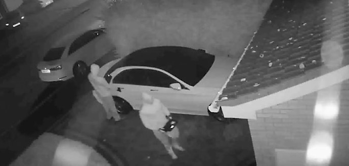 Skena thrilleri në Tiranë: Hajdutët i vjedhin makinën gjyqtarit, e përdorin për një krim