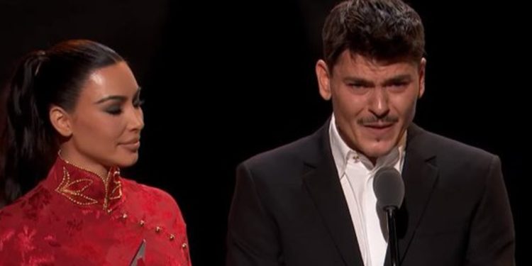 Pranë Kim Kardashian, grimieri shqiptar Mario Dedivanoviç flet hapur: Jam homoseksual