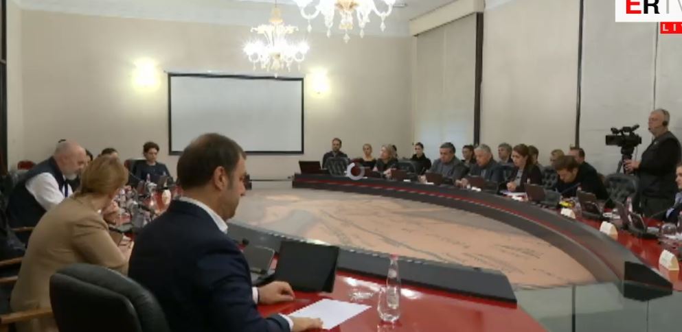 VIDEO/Rama falenderon ministrat e vetë, mesazh Kosovës: Jo më e nevojshme sjellja e ndihmave