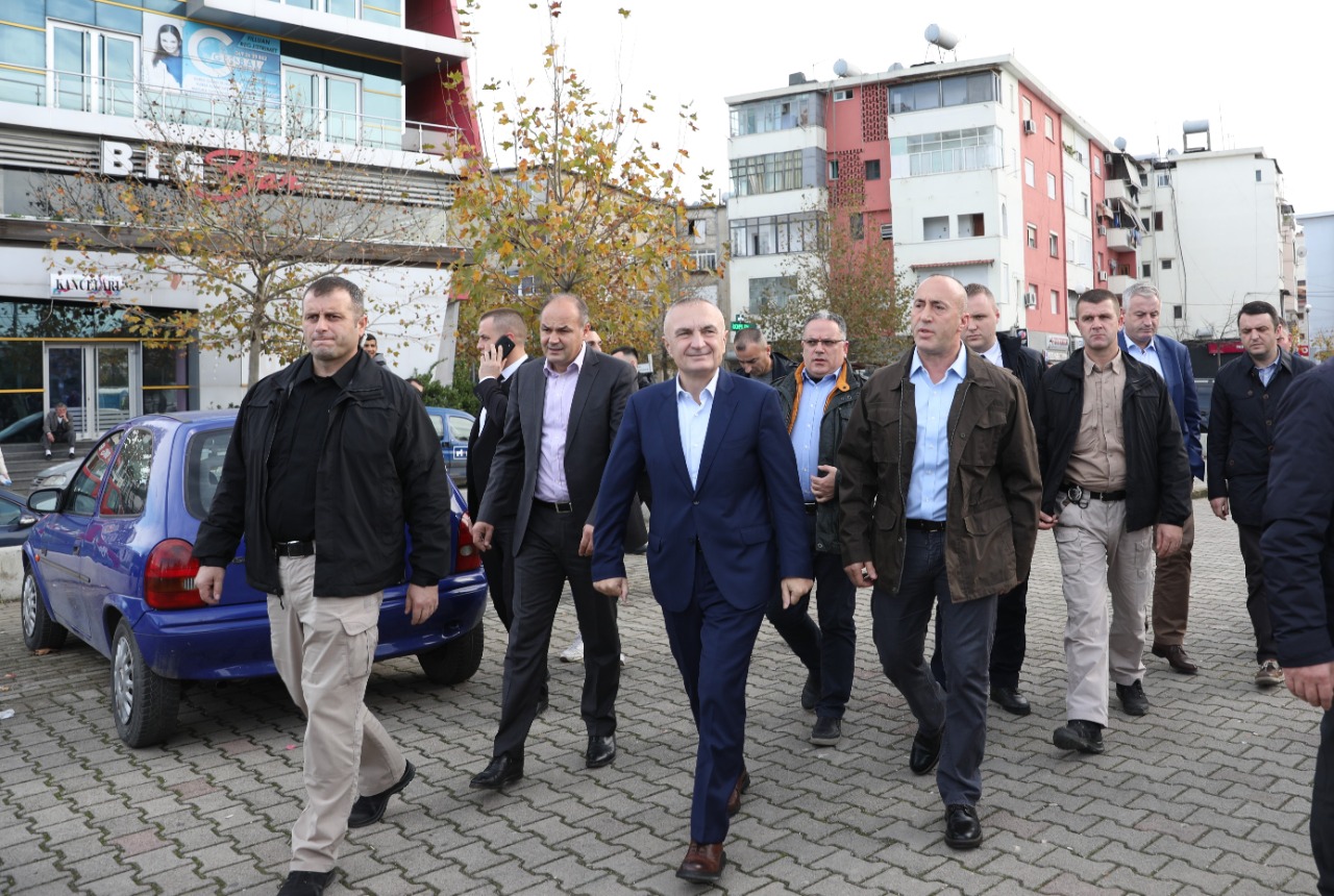 FOTO/”Kosova lumë ndihmash për Shqipërinë”, Meta pret vetëm Haradinajn: Jini krenar për forcat e Sigurisë