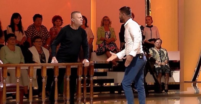 Historia e trishtë/ I vdes bashkëshortja 8-muajshe shtatzënë në aksident, djali akuzon babain