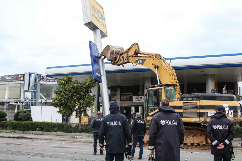 “7 banorë të lënduar”, Policia deklaratë zyrtare pas tensioneve: Bllokohen dy krahët e Unazës së Re