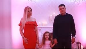 VIDEO/Krishtlindjet vijnë që në nëntor në familjen e Ermal Hoxhës, kërkesa speciale për babagjyshin