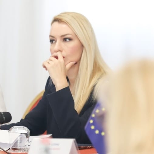 Zëvëndësministrja Romina Kuko reagon publikisht për aludimet