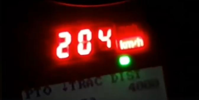 VIDEO/Shpejtësi 204 km/h në rrugën Tiranë-Elbasan, momenti kur policia ndalon mjetin luksoz