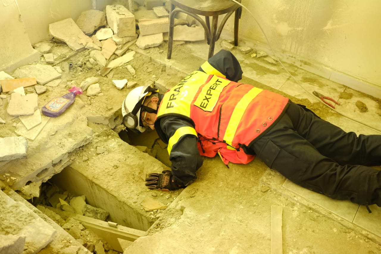 Specialët francezë në kërkim të dy personave tek “Dy Gjelat” në Durrës