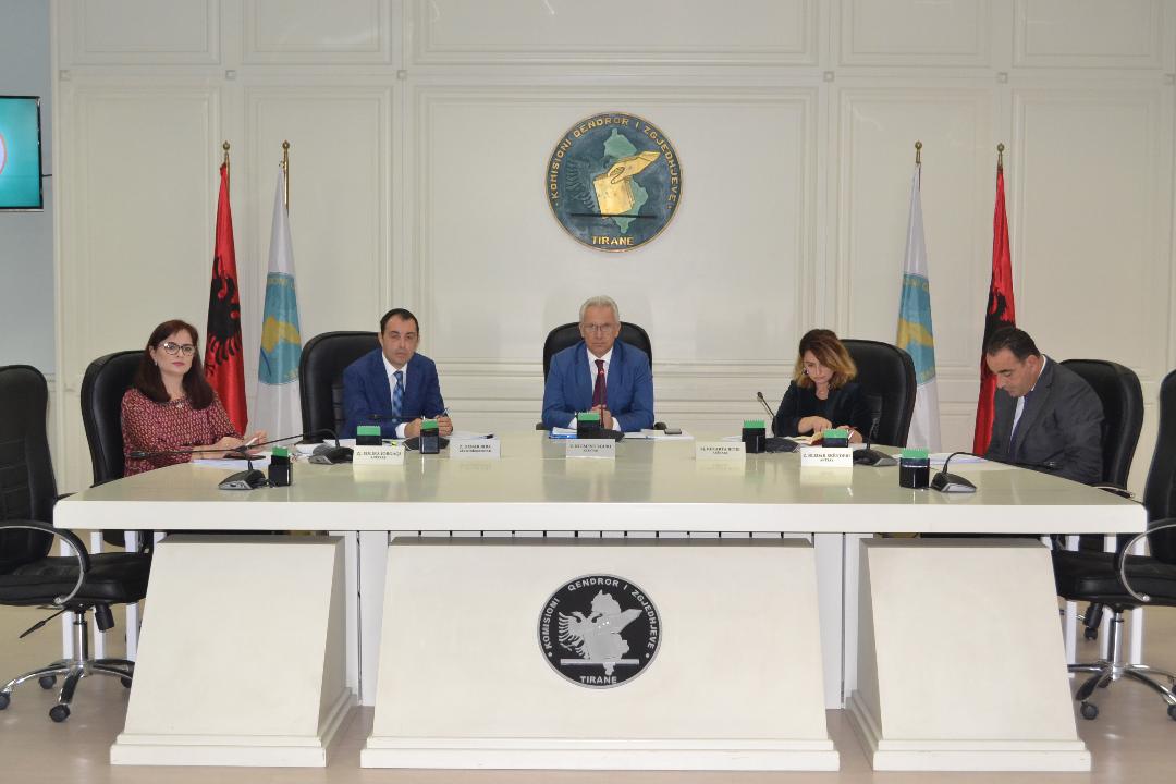 LAJM I FUNDIT/Agim Kajmaku shkarkohet nga detyra si kryebashkiak i Vorës