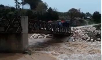 VIDEO/U rindërtua para dy vitesh, shembet ura e Vanës në Delvinë, izolohen banorët