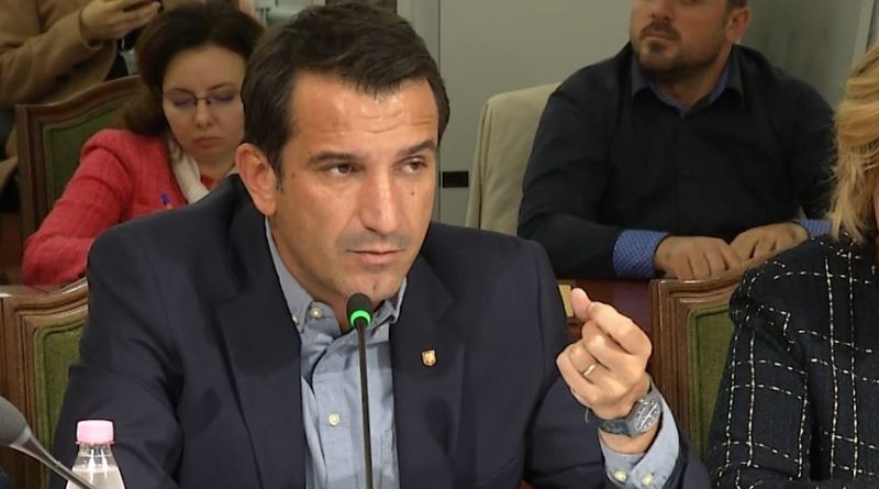 “Kjo është çmenduri”, Gazetari pas propozimit të Veliajt: Do e quash taksa e provincialëve apo e fshatarëve?