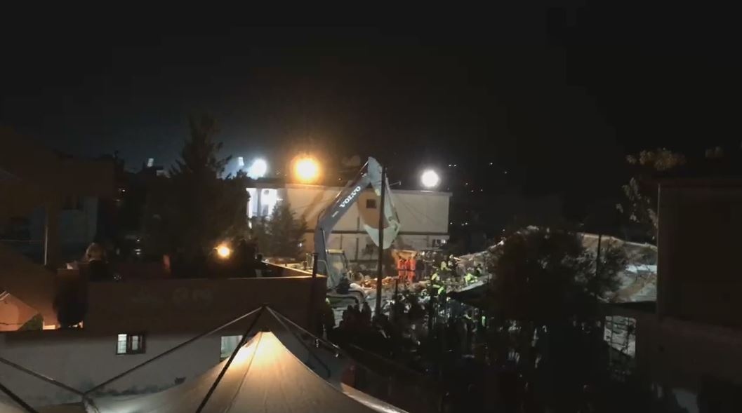 Nxirren 4 trupa pa jetë te vila Lala, nëna mbante përqafuar 3 fëmijët e saj