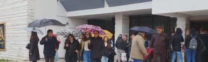 Sherr mes të rinjve në Vlorë, një vajzë 18-vjeçare humb ndjenjat