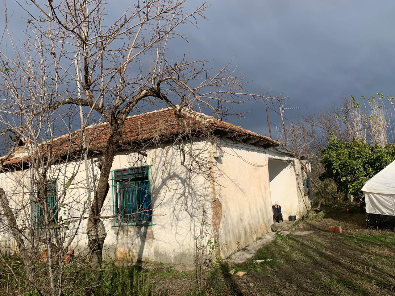 PD publikon historitë e banorëve në Bubq: Po flemë në çadra, shkojnë atje ku kanë votat e PS