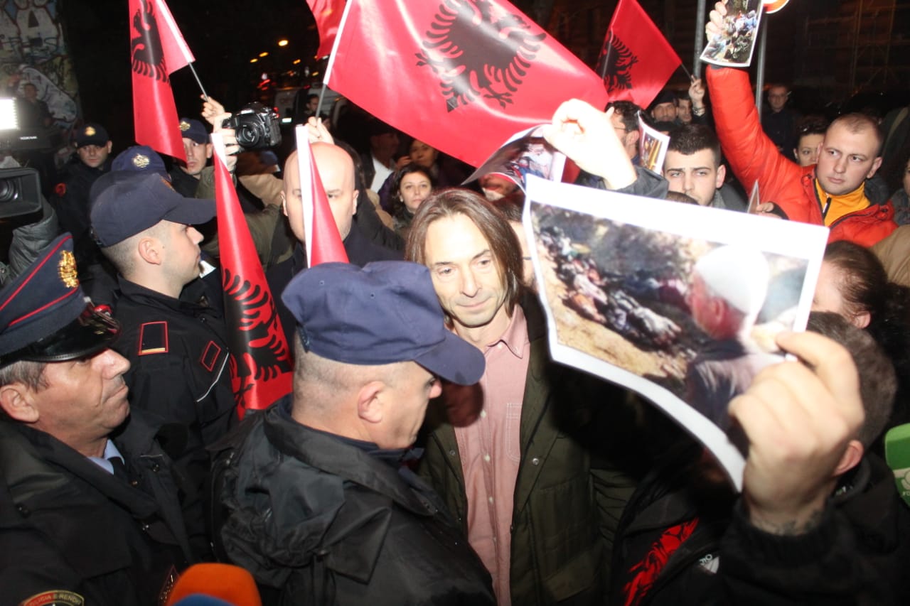 Vucic pritet me protesta ne Tirane, levizja VV bllokon bulevardin