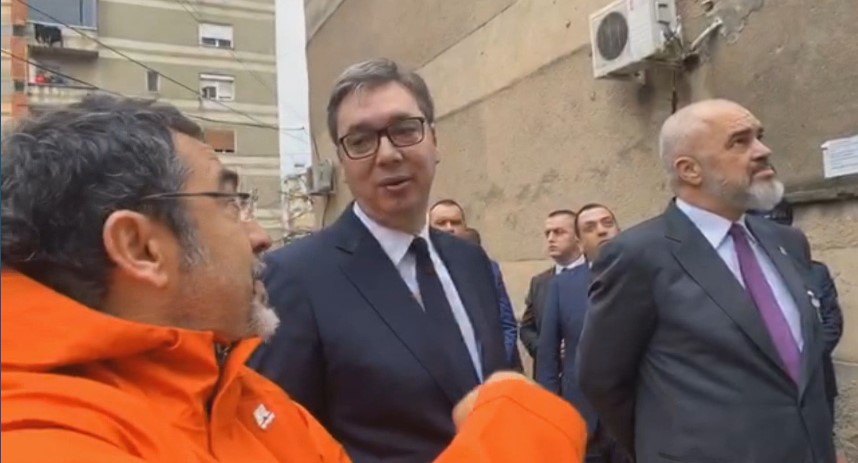 VIDEO/Rama sjell në Durrës Vuçiçin dhe Zaevin, shikojnë nga afër dëmet e tërmetit