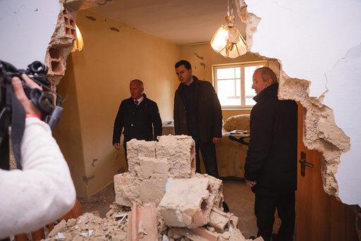 Braktisja e kryeqytetit pas tërmetit, Basha inspekton njësitë 6, 8 dhe 4. Banorët denoncojnë