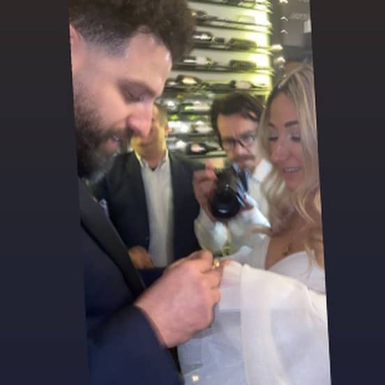 FOTO/Martohet reperi i preferuar i shqiptarëve, dalin pamjet nga dasma