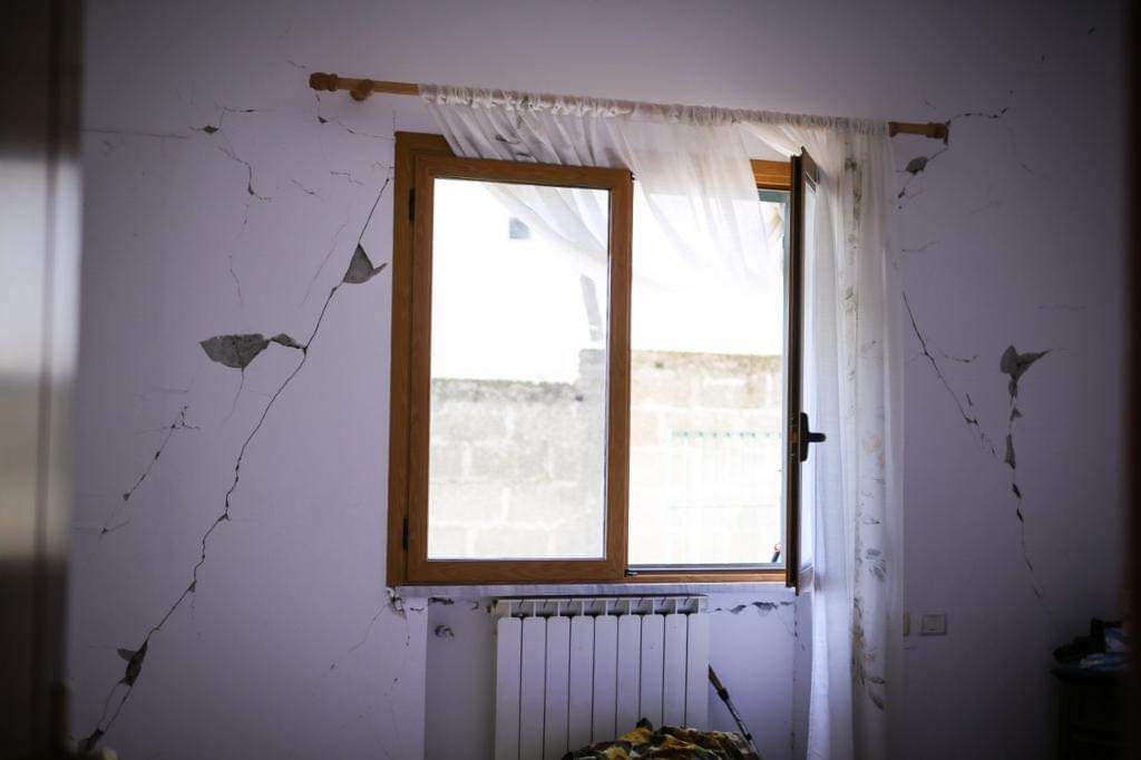 FOTO/Basha vijon takimet, çfarë nxorri në pah tërmeti i 26 Nëntorit: Banorët më treguan…