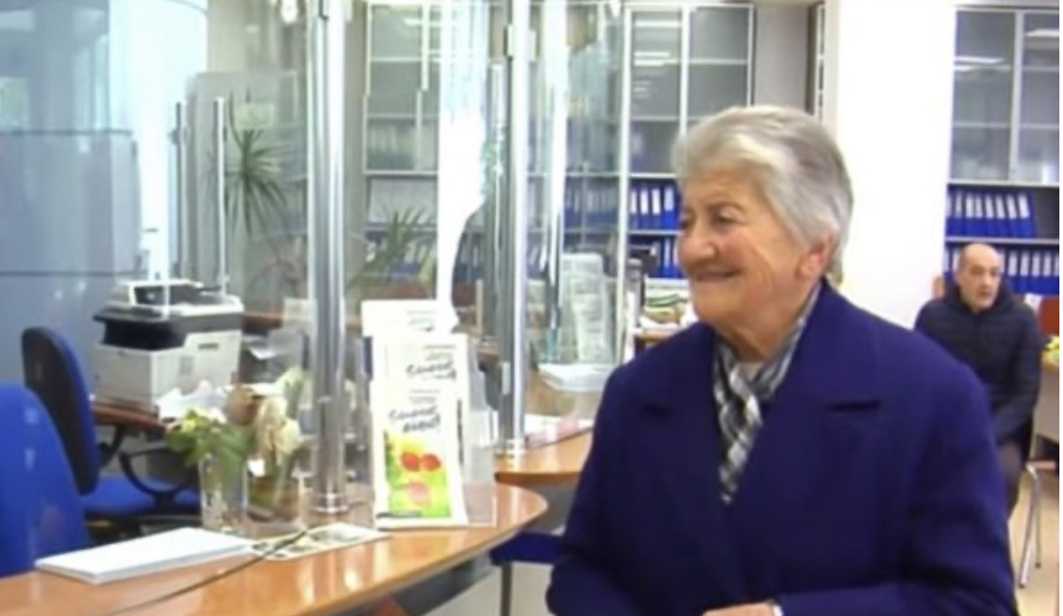 Tërmetet/Gjesti prekës i kësaj të moshuare nga Gjirokastre: Do jetojmë vetëm me pensionin e burrit këtë muaj