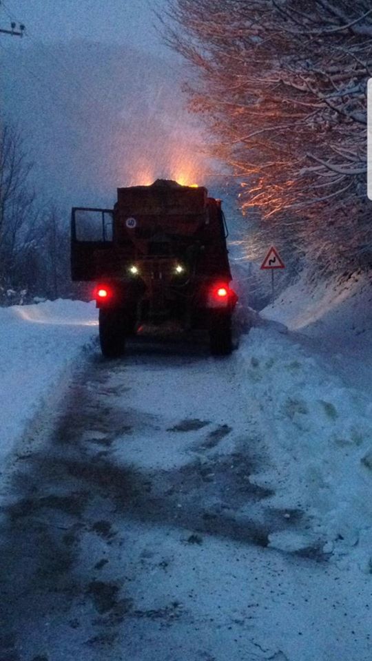 FOTO/Bora ia shtron në Juglindje, ARRSH thirrje për kujdes në këto akse