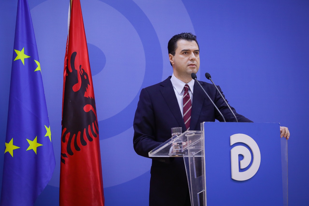 “ Dënoi opozitën dhe i mbylli gojën medias”, Reagon ashpër Basha