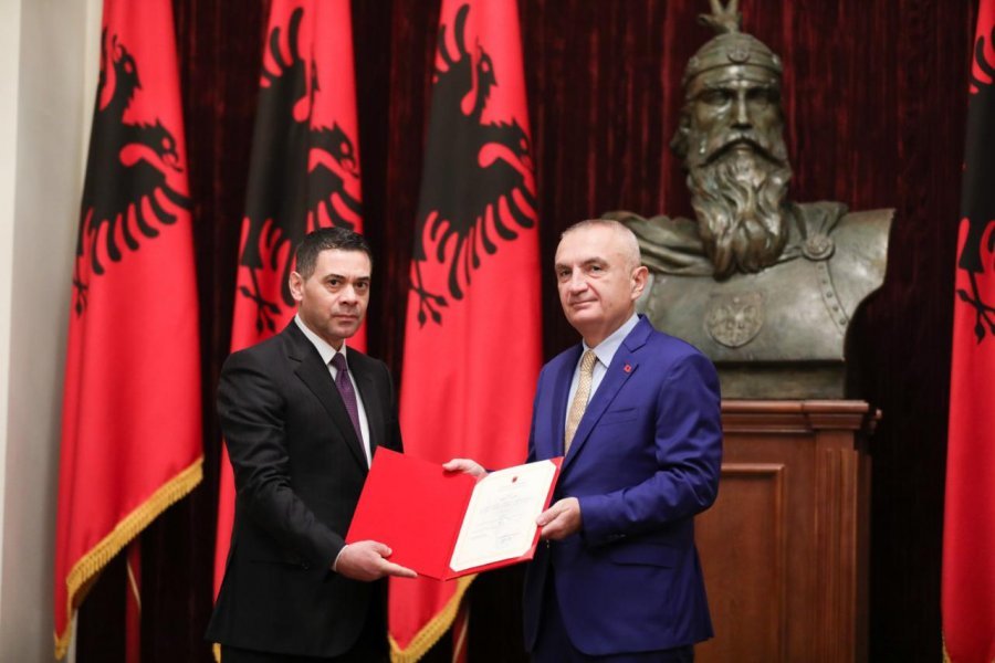 Arben Ahmetaj betohet te Presidenti si ministër i ri, Meta i jep menjëherë një mesazh