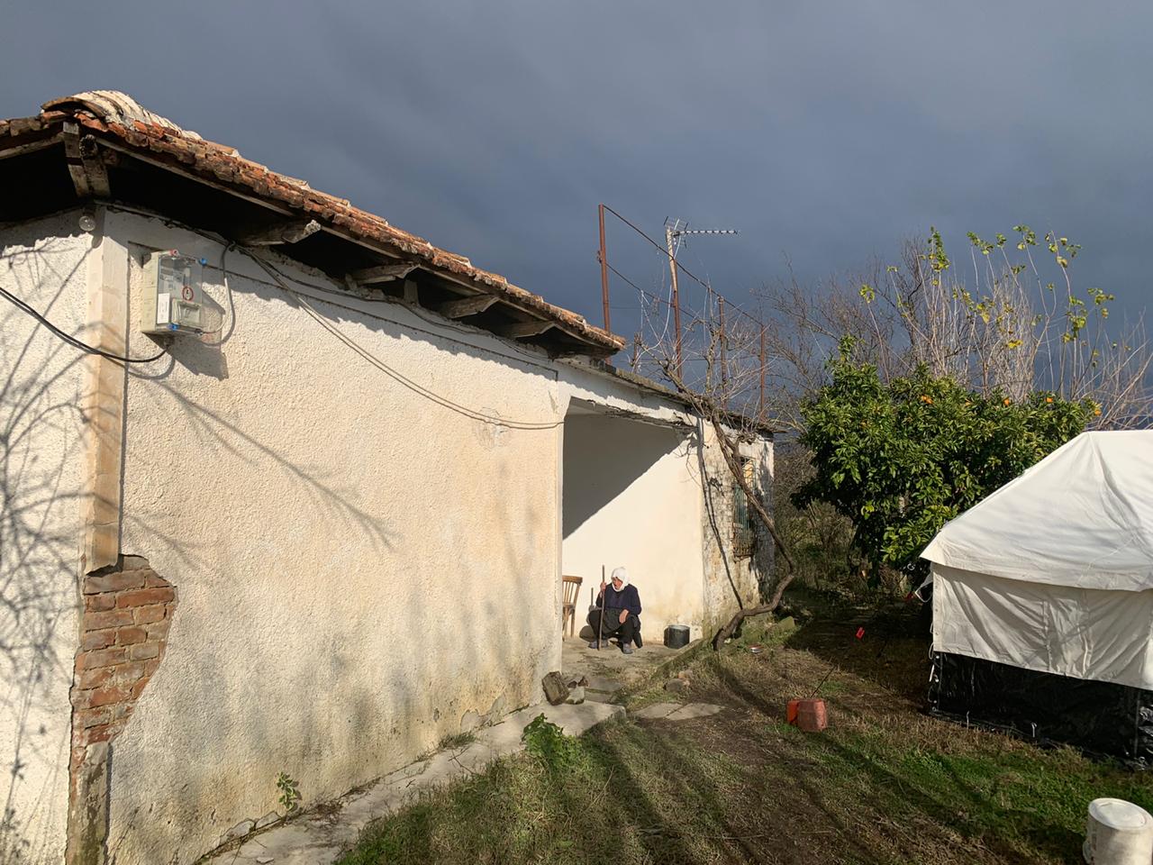 PD publikon historitë e banorëve në Bubq: Po flemë në çadra, shkojnë atje ku kanë votat e PS