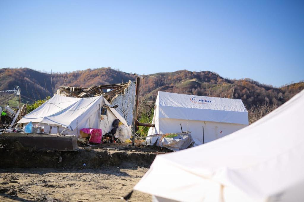 FOTO/”Po përkeqësohet”, Basha tregon situatën e rënduar në disa zona: Qeveria ka dështuar, t’iu jepte paratë në dorë