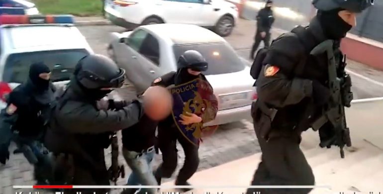 VIDEO/Policia kap një person të rrezikshëm në Kukës, detajet nga operacioni: 31-vjeçari i dënuar për vrasje