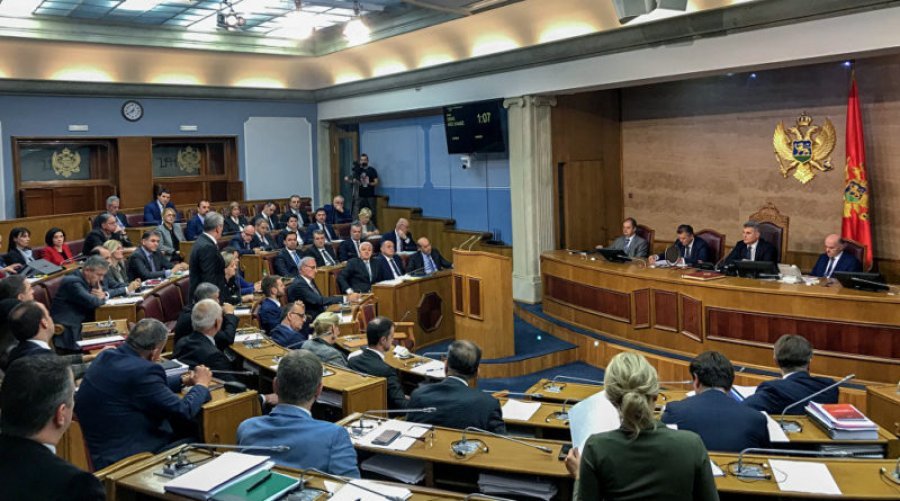 Mes tensioneve Mali i Zi voton ligjin për flamurin dhe simbolet kombëtare shqiptare