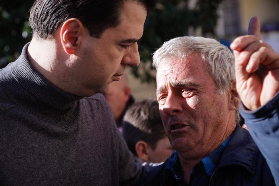 FOTO/Basha nuk ndal takimet, nga Laçi bën thirrje: Kriminale që qeveria të rrezikojë jetën e qytetarëve, vetëm mos preken lekët për oligarkët