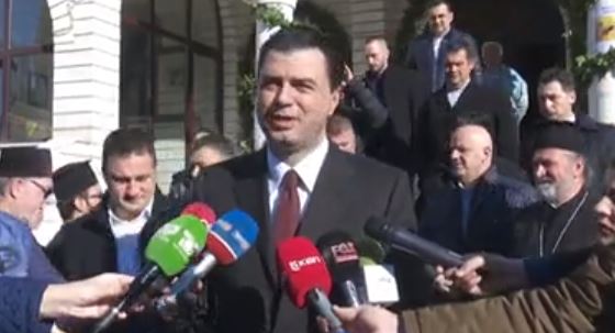 VIDEO/Basha uron Krishtlindjet nga Durrësi, thirrja e tij: Të bashkohemi fuqishëm, si një familje