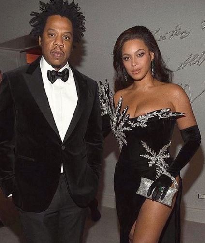 FOTO/Kështu duket Beyonce me fustanin e krijuar nga dy stilistët shqiptarë