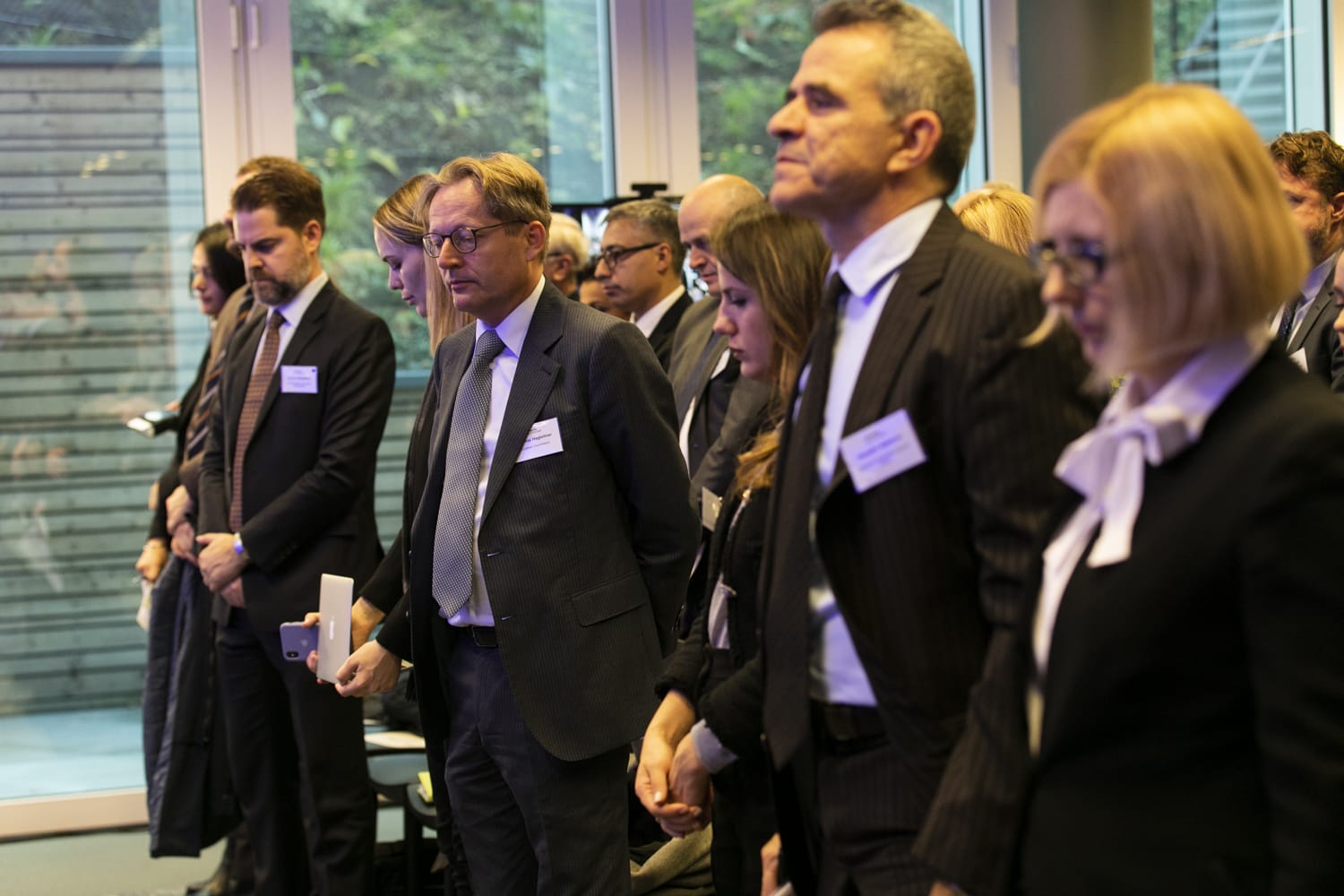 FOTO/Solidaritet në Bruksel, mbahet 1 minutë heshtje në nder të viktimave të tërmetit në Shqipëri