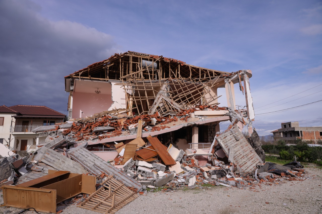 Basha kërkon të vijojë vullnetarizmi, Bubqi , një fshat në gjunjë nga goditjet
